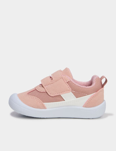 Baskets basses &agrave; semelles souples rose b&eacute;b&eacute; fille