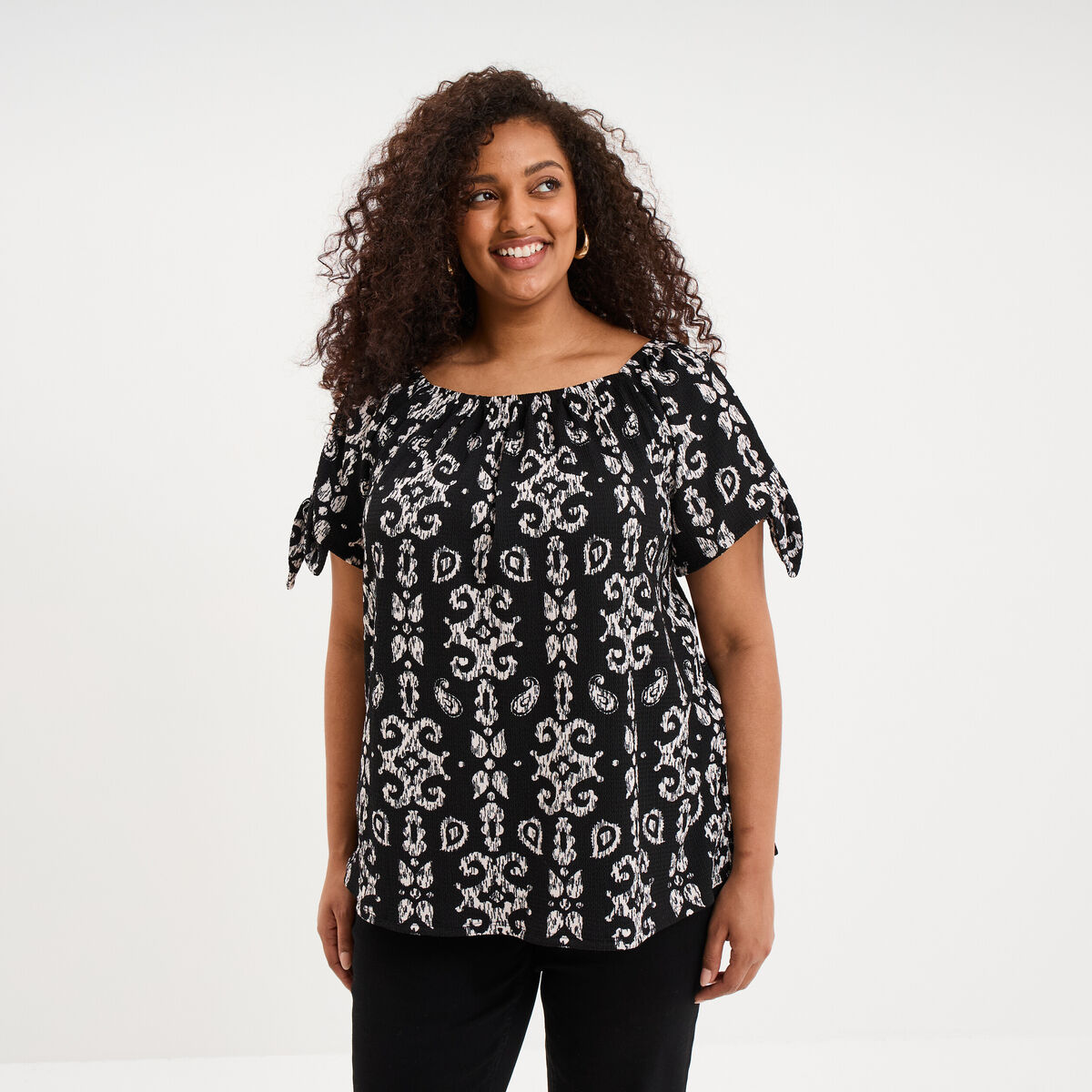 T-shirt gaufr&eacute; avec manches &agrave; noeuds noir femme grande taille