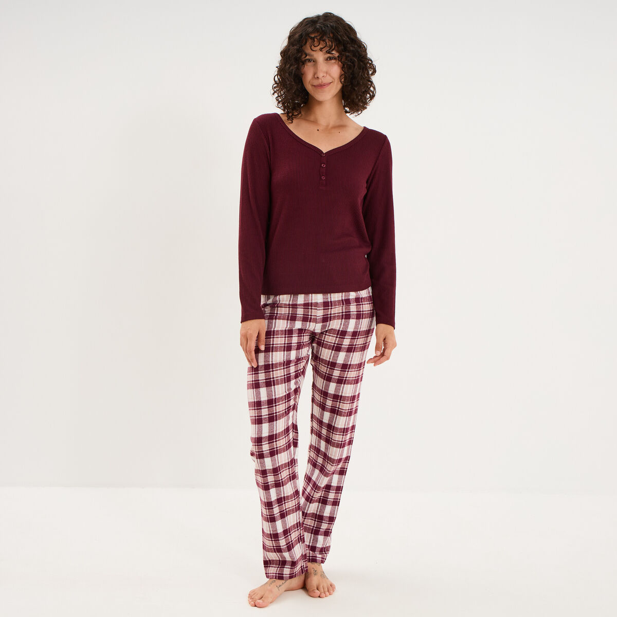Ensemble pyjama t-shirt et pantalon bordeaux femme