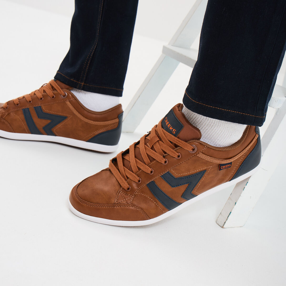 Baskets plates à lacets marron cognac homme