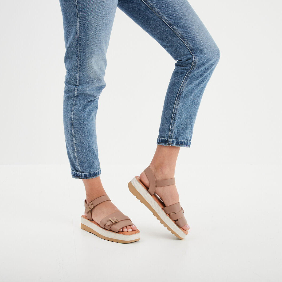 Sandales plateformes en cuir Kickers sable femme