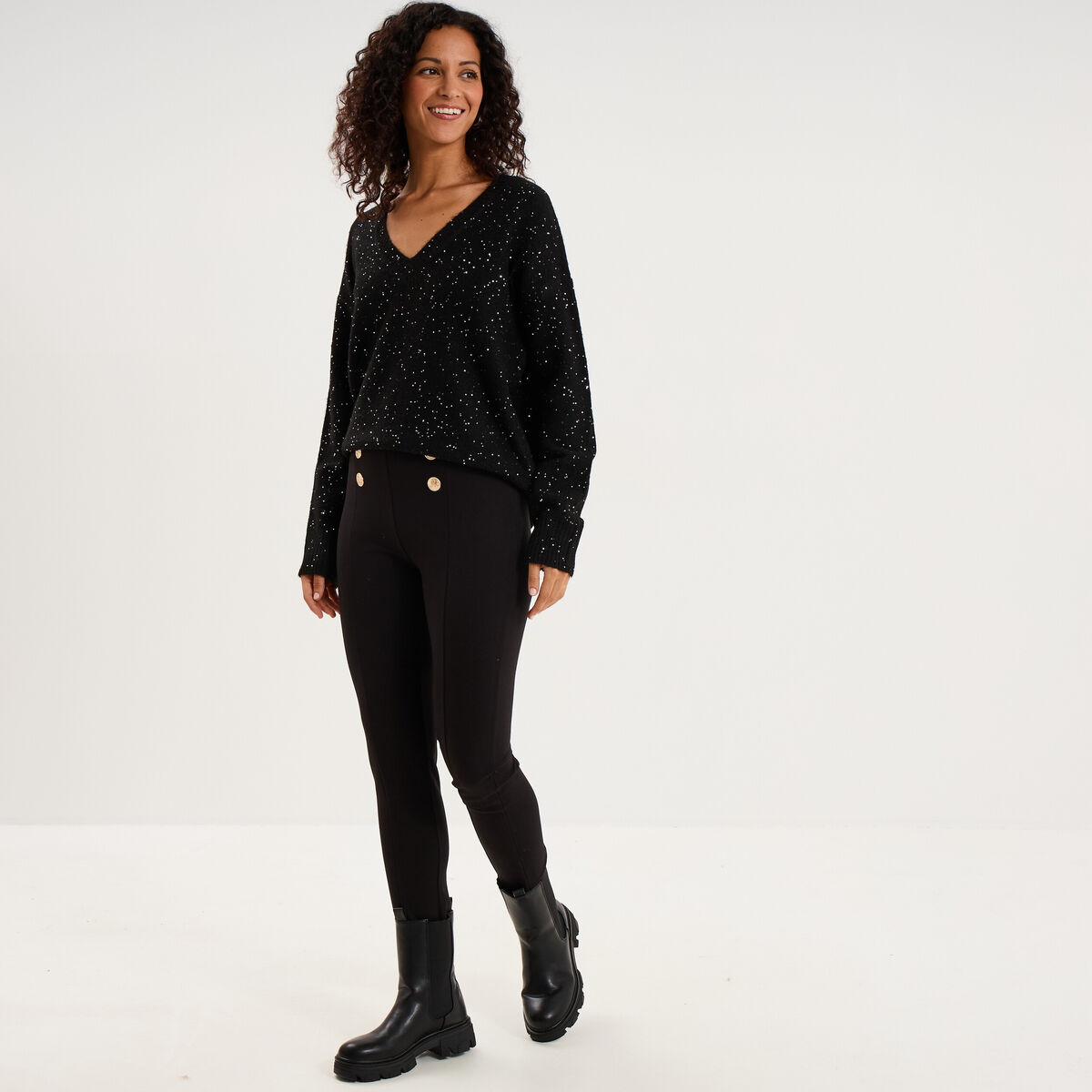 Pull droit &agrave; sequins et col en V noir femme