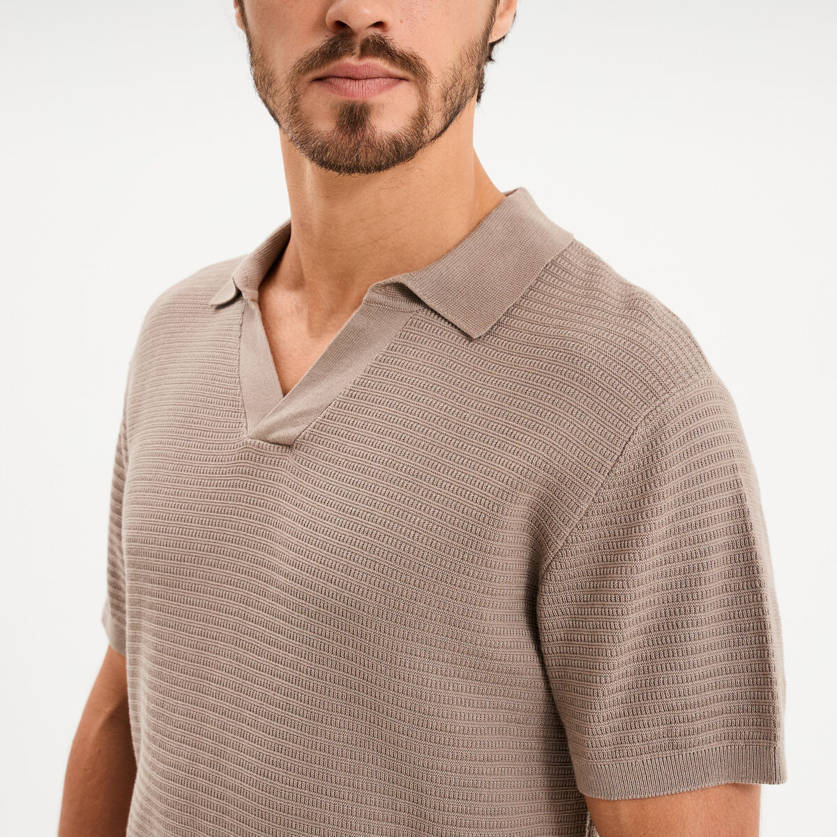 Polo manches courtes textur&eacute; coton marron homme