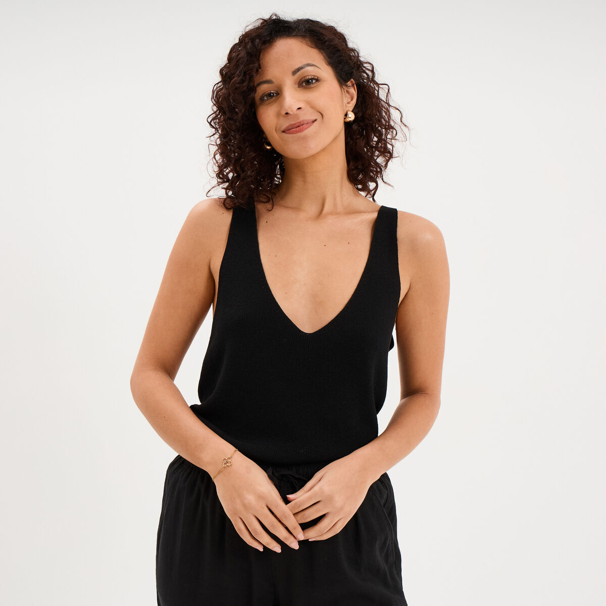 D&eacute;bardeur en maille col en V noir femme