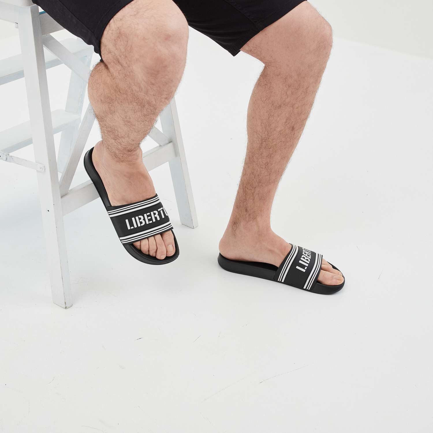 Mules plates noir homme LIBERTO