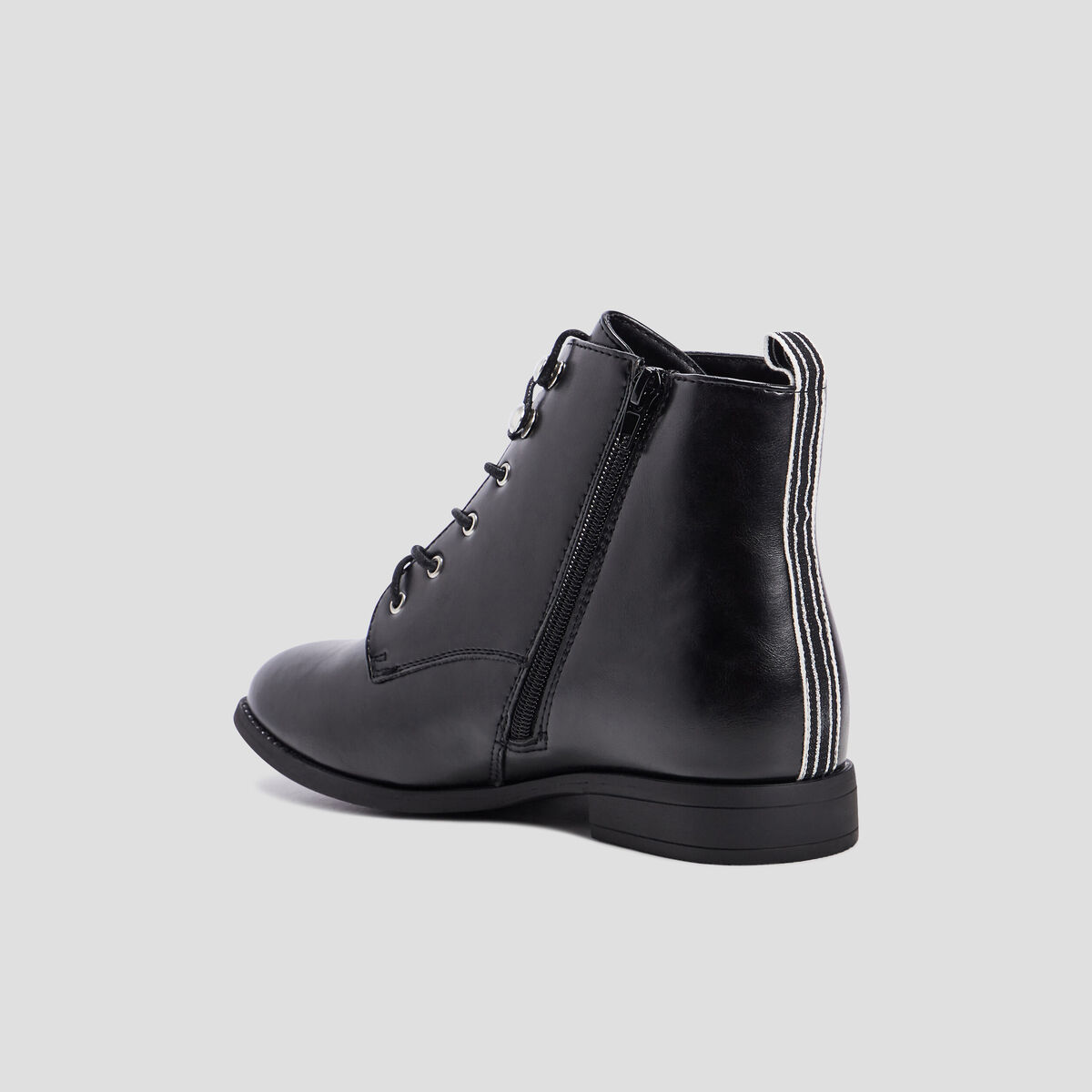Bottines à talons plats noir femme