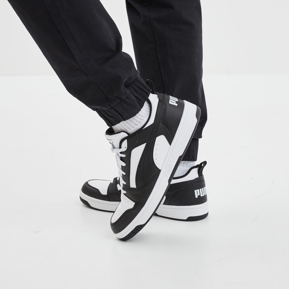 Tennis basses lacets Puma V6 noir homme
