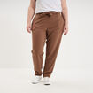 Pantalon cigarette ceintur&eacute; effet cr&ecirc;pe marron clair femme grande taille