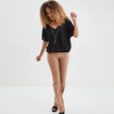 T-shirt col en V bijou Mosquitos noir femme