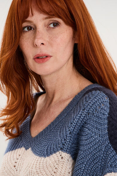 Pull col V ajour&eacute; manches longues bleu ciel femme