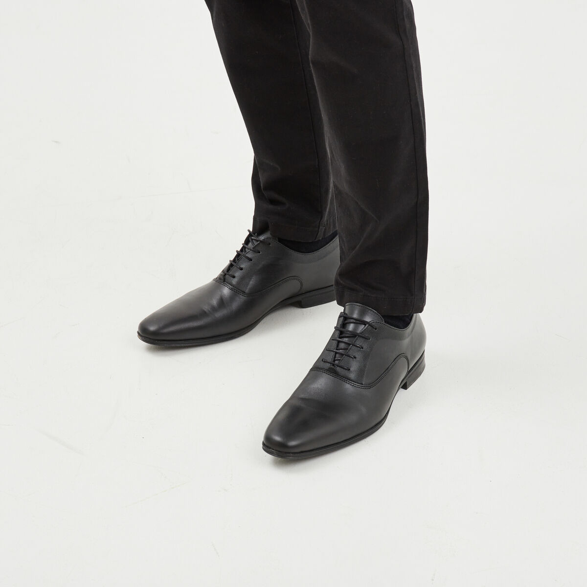 Derbies à lacets en cuir noir homme