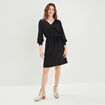 Robe pull courte ceinturée dos dentelle noir femme