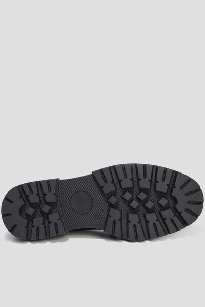 Mocassins crantés détail chaîne Liberto noir femme