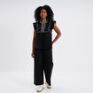 Blouse brodée à volants coton noir femme
