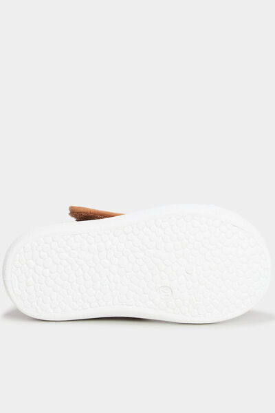 Chaussures renforc&eacute;es &agrave; semelle souple marron b&eacute;b&eacute; gar&ccedil;on