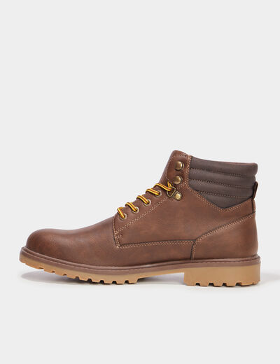 Bottines montantes crant&eacute;es &agrave; lacets marron homme