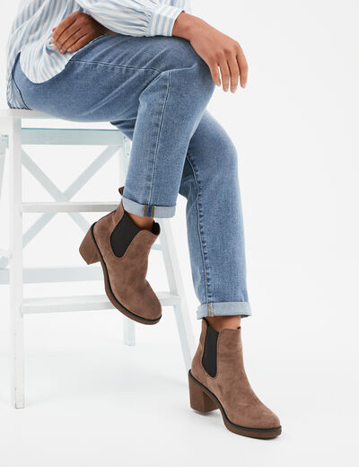 Bottines chelsea &agrave; talons aspect su&eacute;dine taupe femme