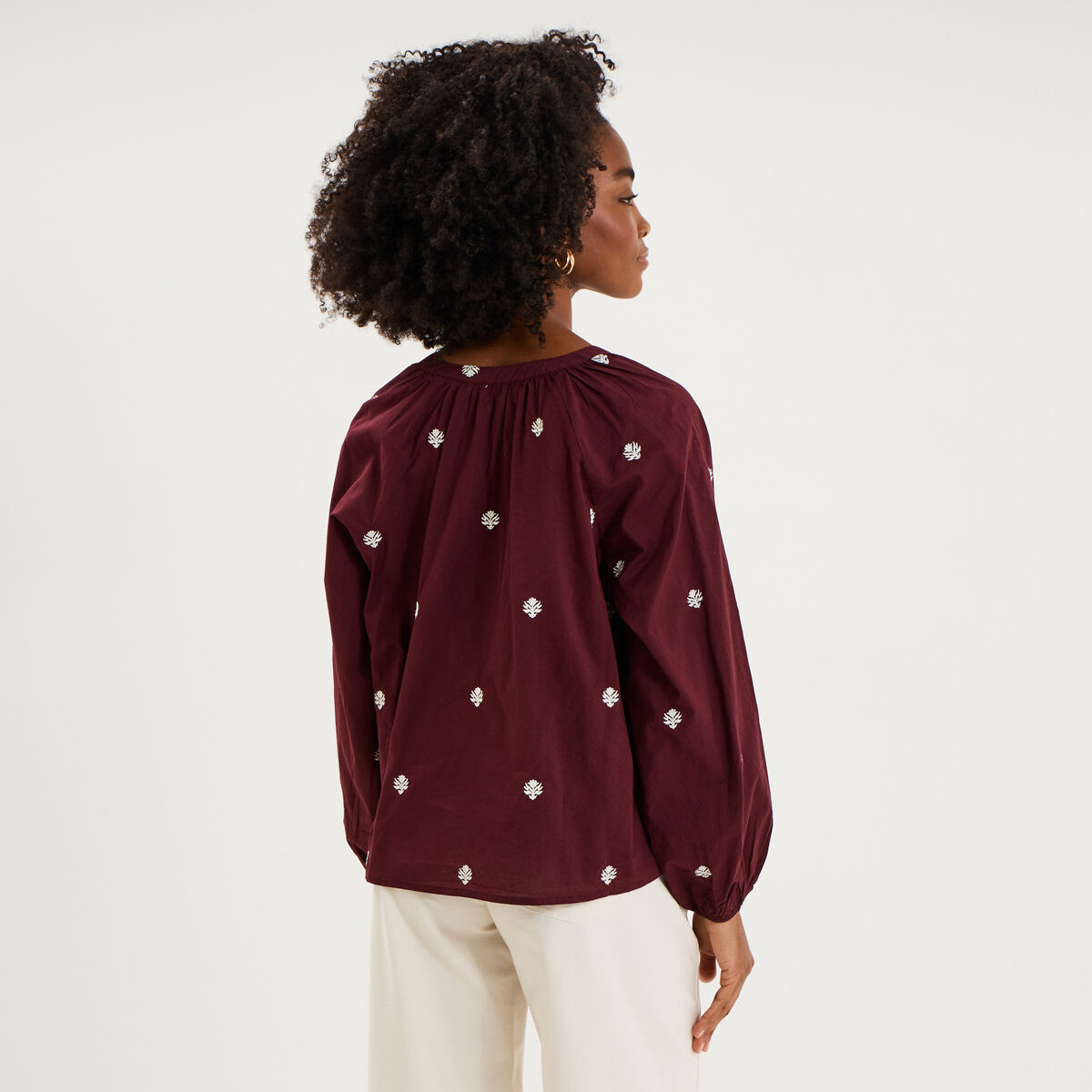 Blouse brod&eacute;e col tunisien coton violet fonc&eacute; femme