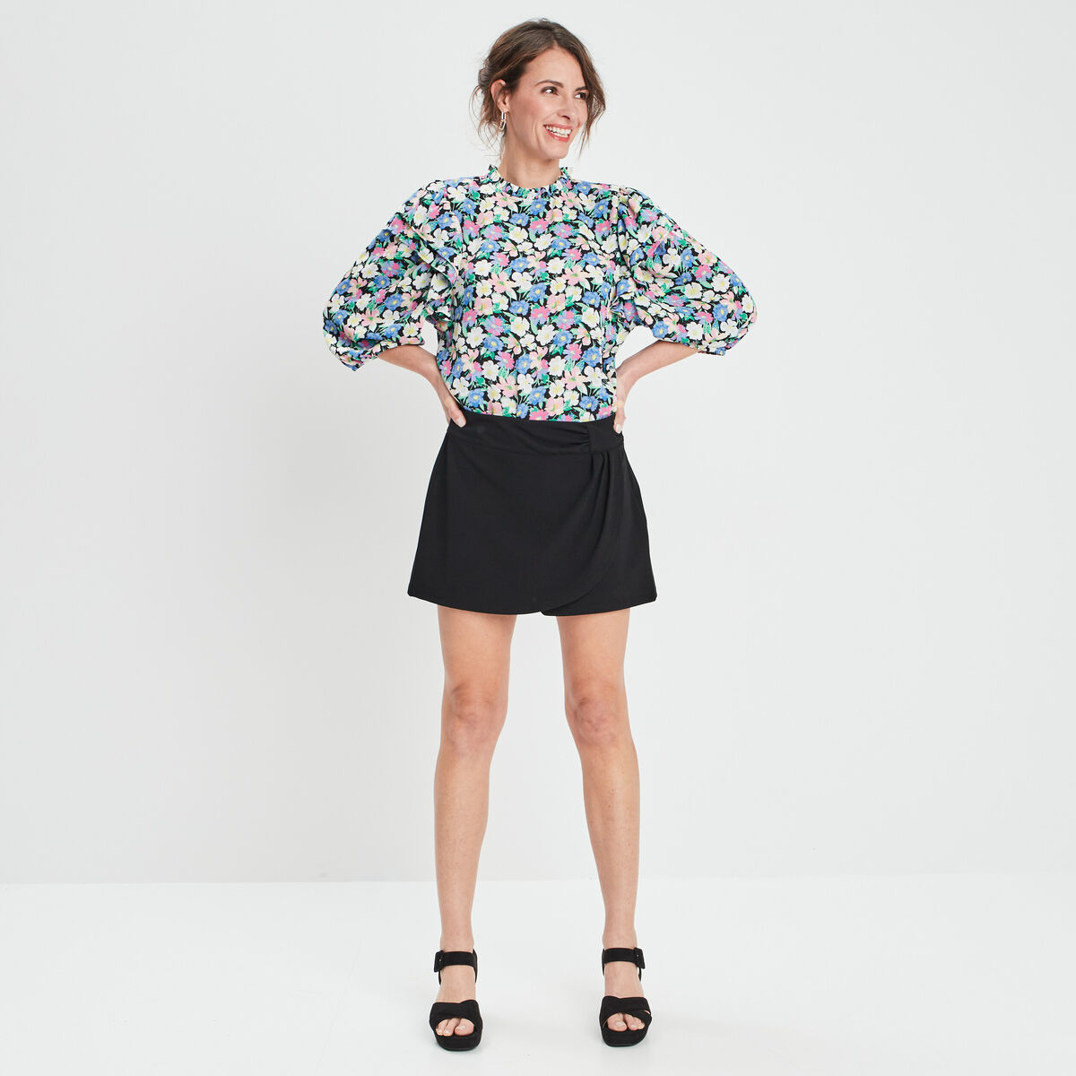 Blouse manches bouffantes col montant noir femme