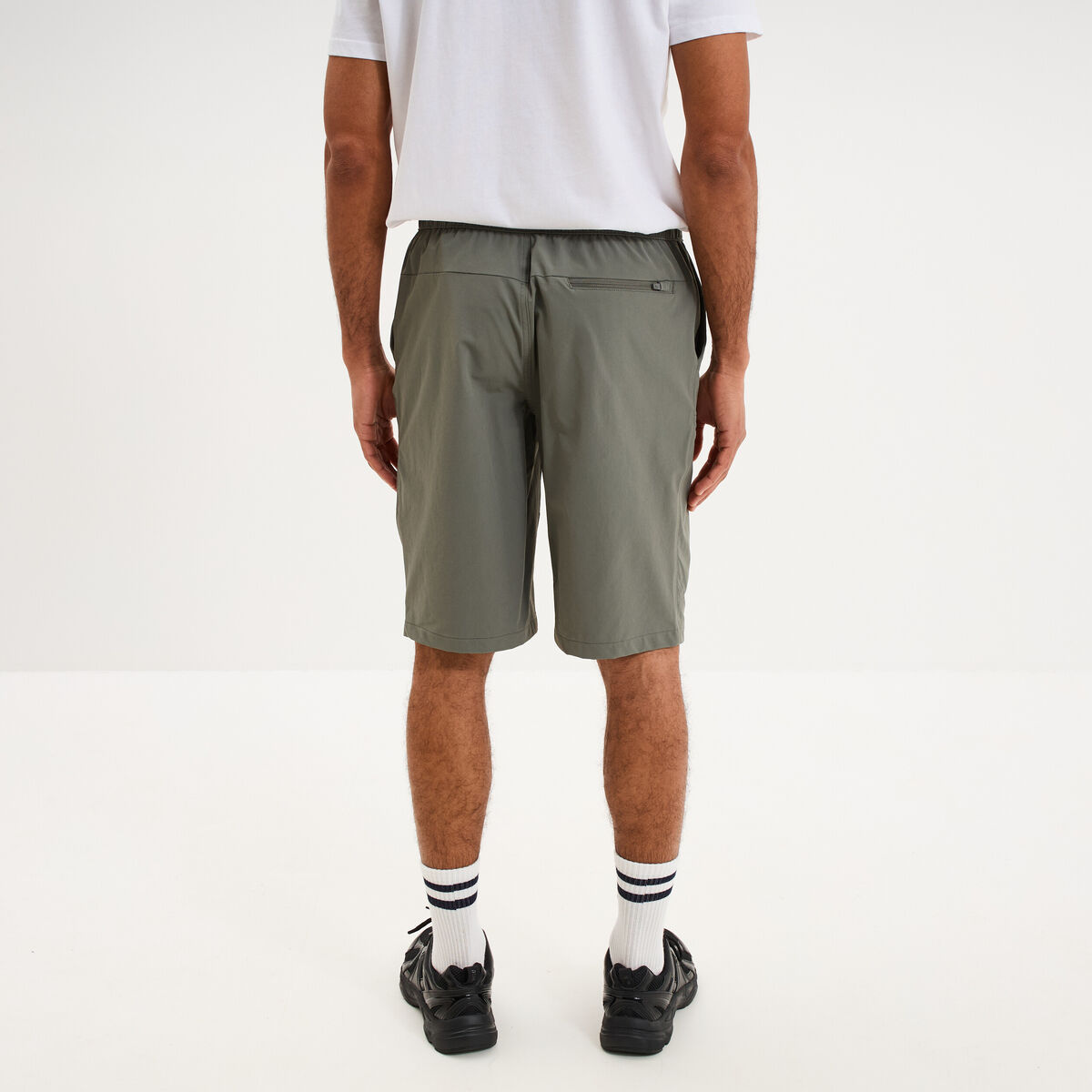 Short de randonn&eacute;e respirant gris homme