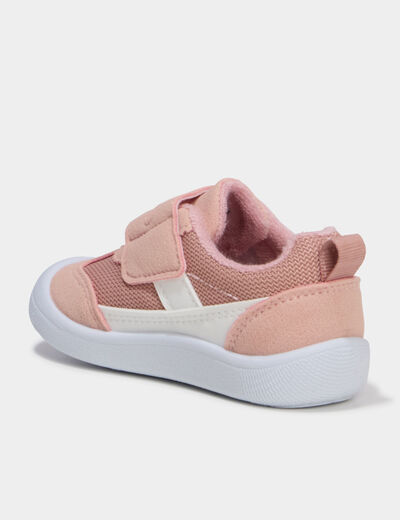 Baskets basses &agrave; semelles souples rose b&eacute;b&eacute; fille