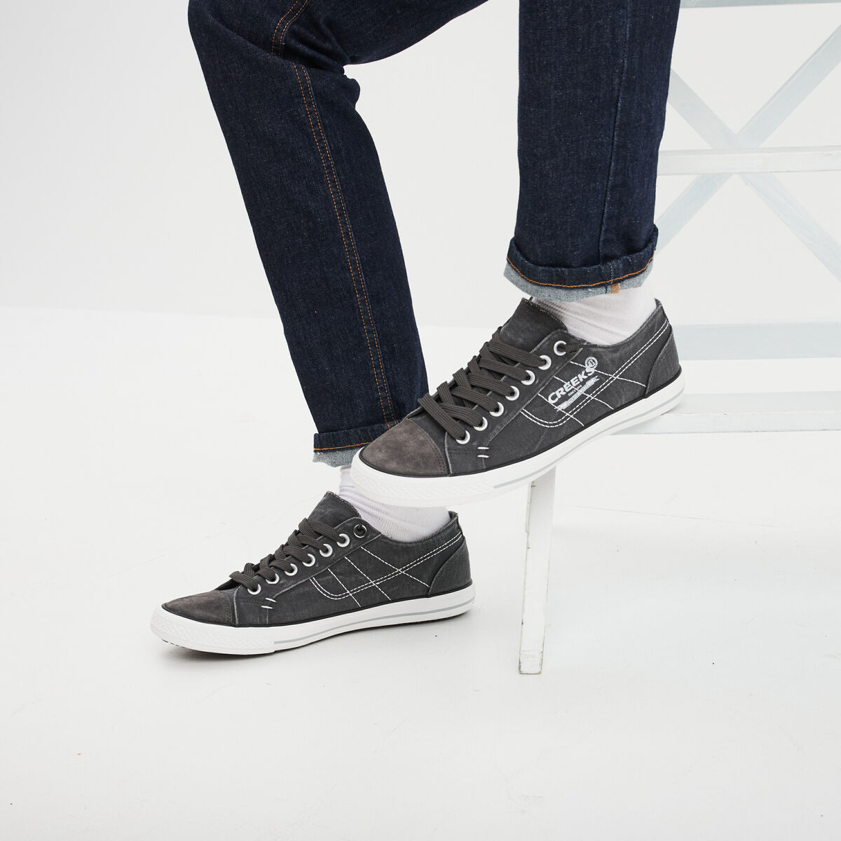 Tennis basses en toile &agrave; lacets gris homme