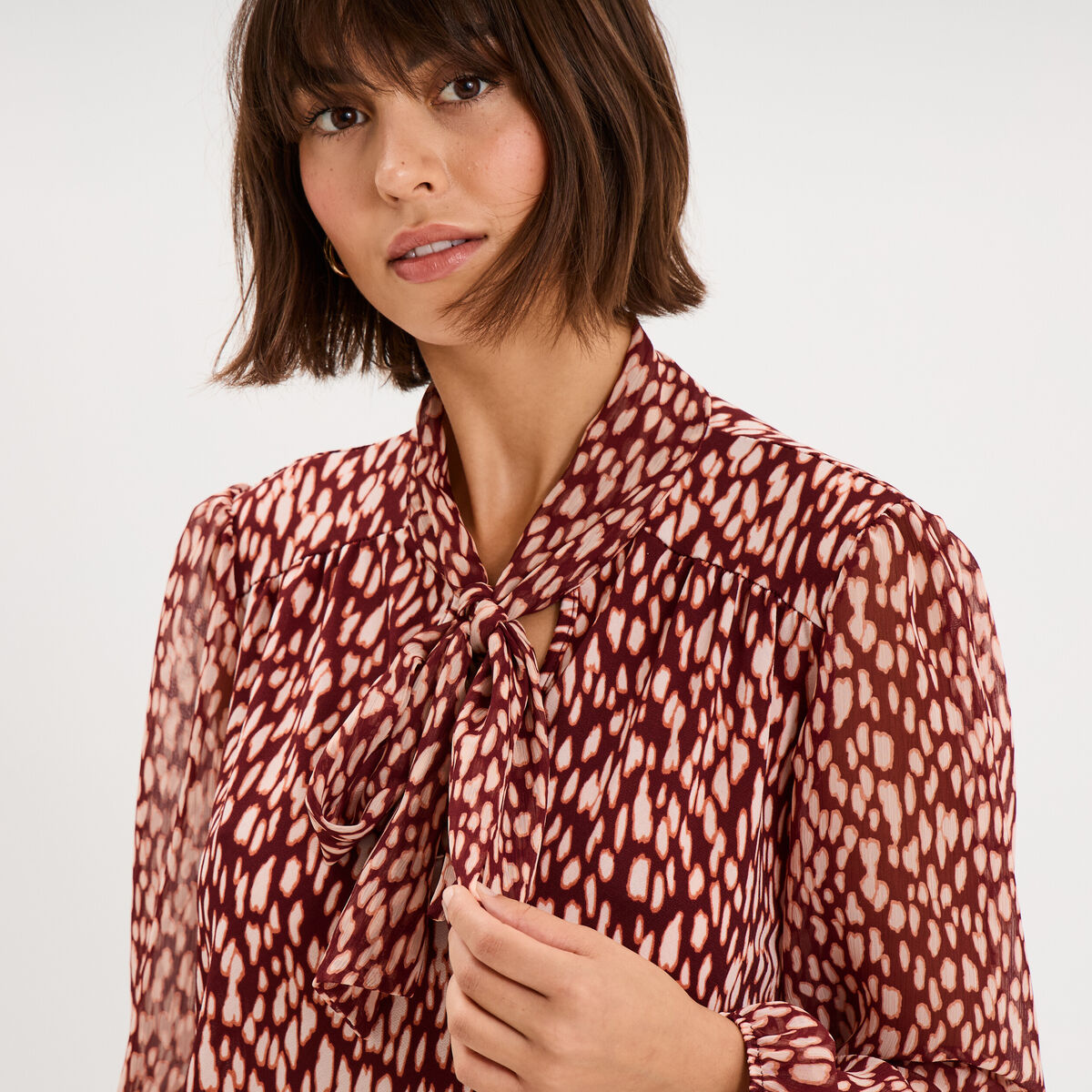 Blouse col lavalli&egrave;re manches longues bordeaux femme