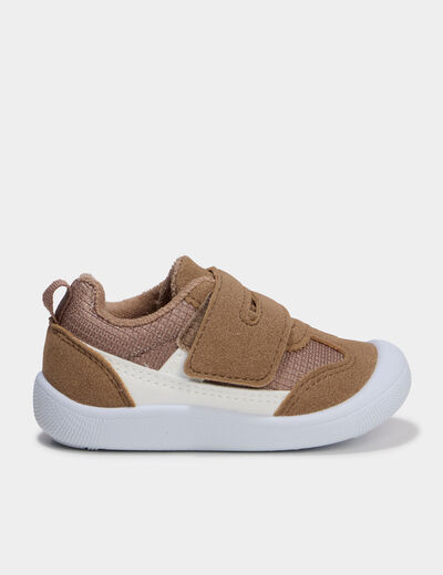 Baskets basses &agrave; semelles souples taupe b&eacute;b&eacute; gar&ccedil;on