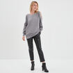 Pull perles et strass au col gris clair femme