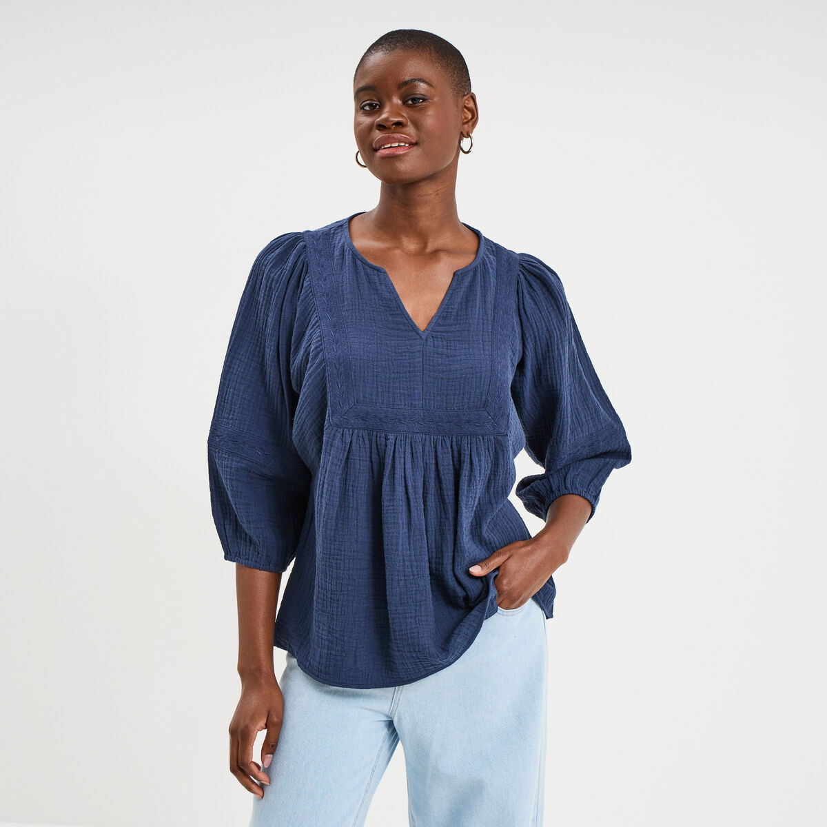 Blouse brod&eacute;e manches 3/4 gaze de coton bleu marine femme