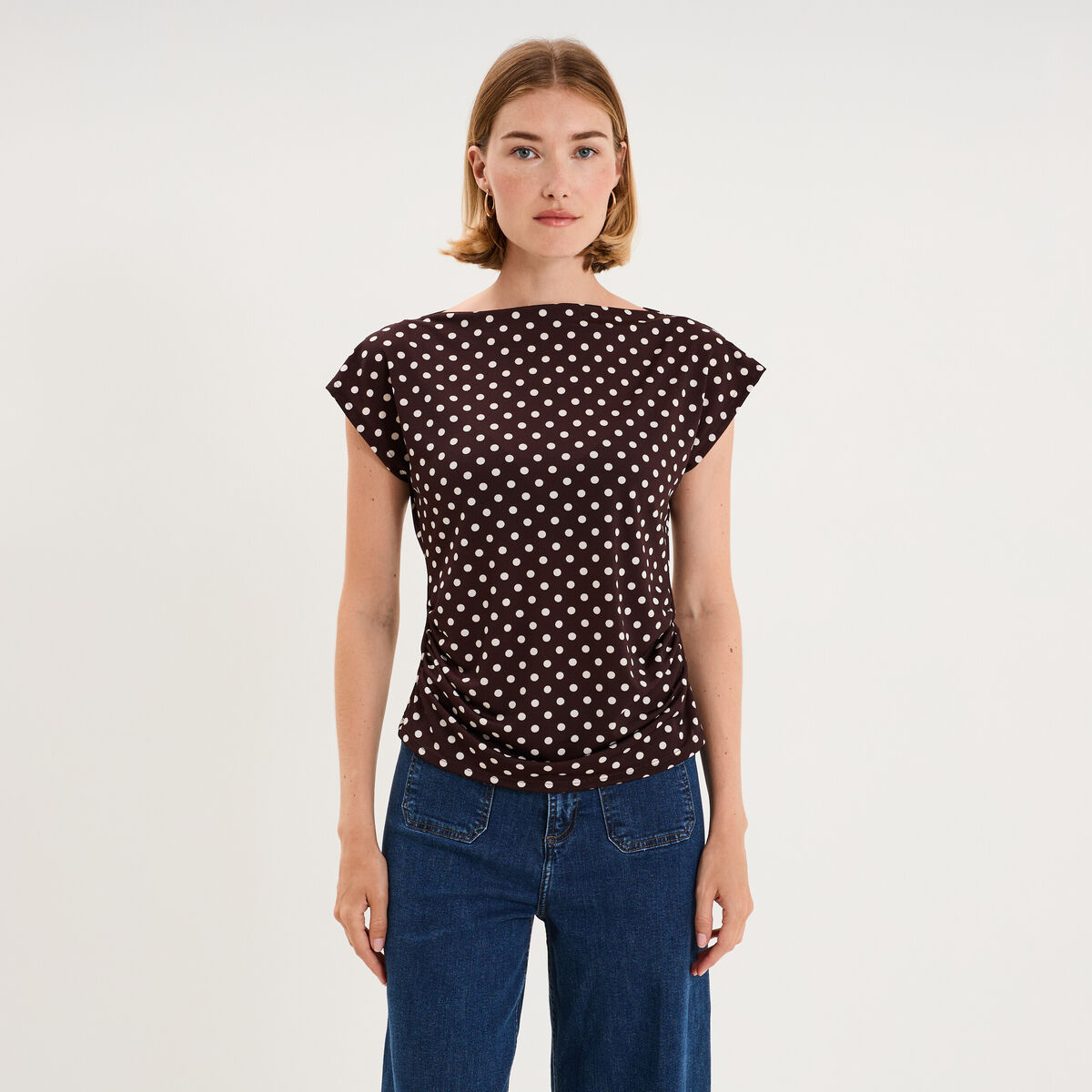 Top manches courtes col bateau fronc&eacute; marron fonc&eacute; femme
