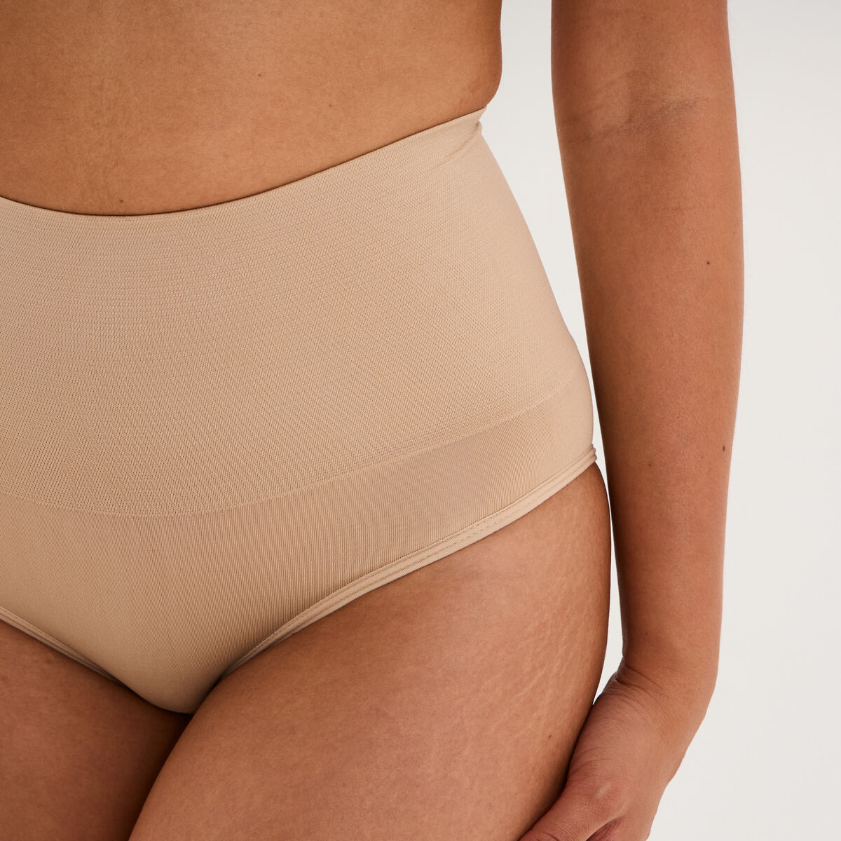 Culotte gainante sans couture beige femme