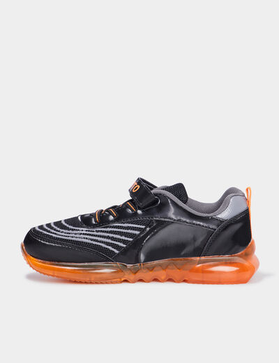 Baskets running lumineuses Naruto noir garçon