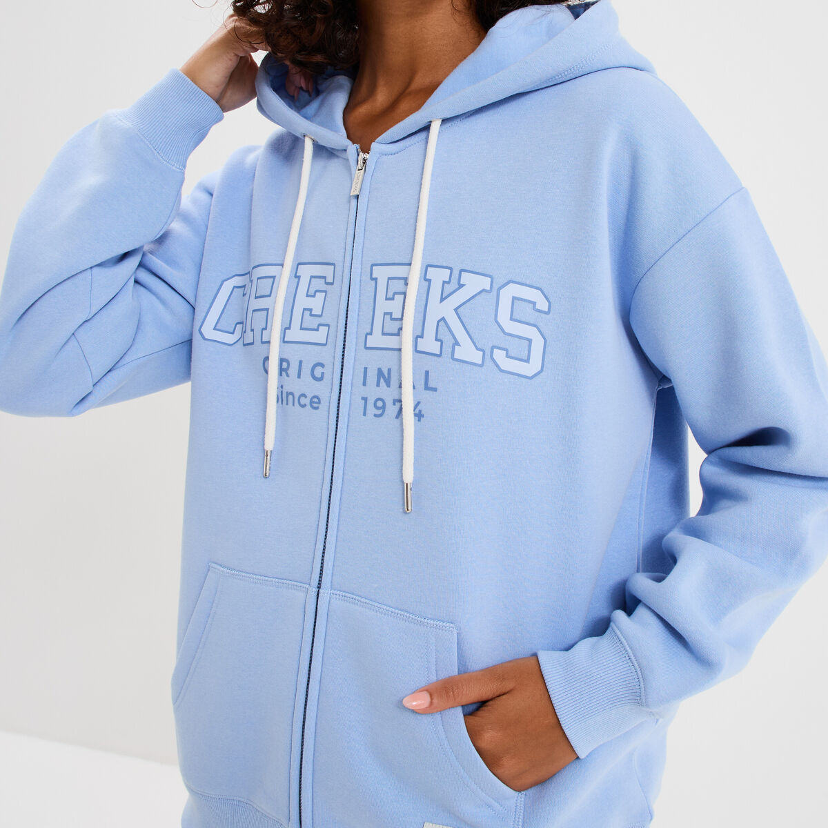 Sweat zipp&eacute; &agrave; capuche bleu marine femme