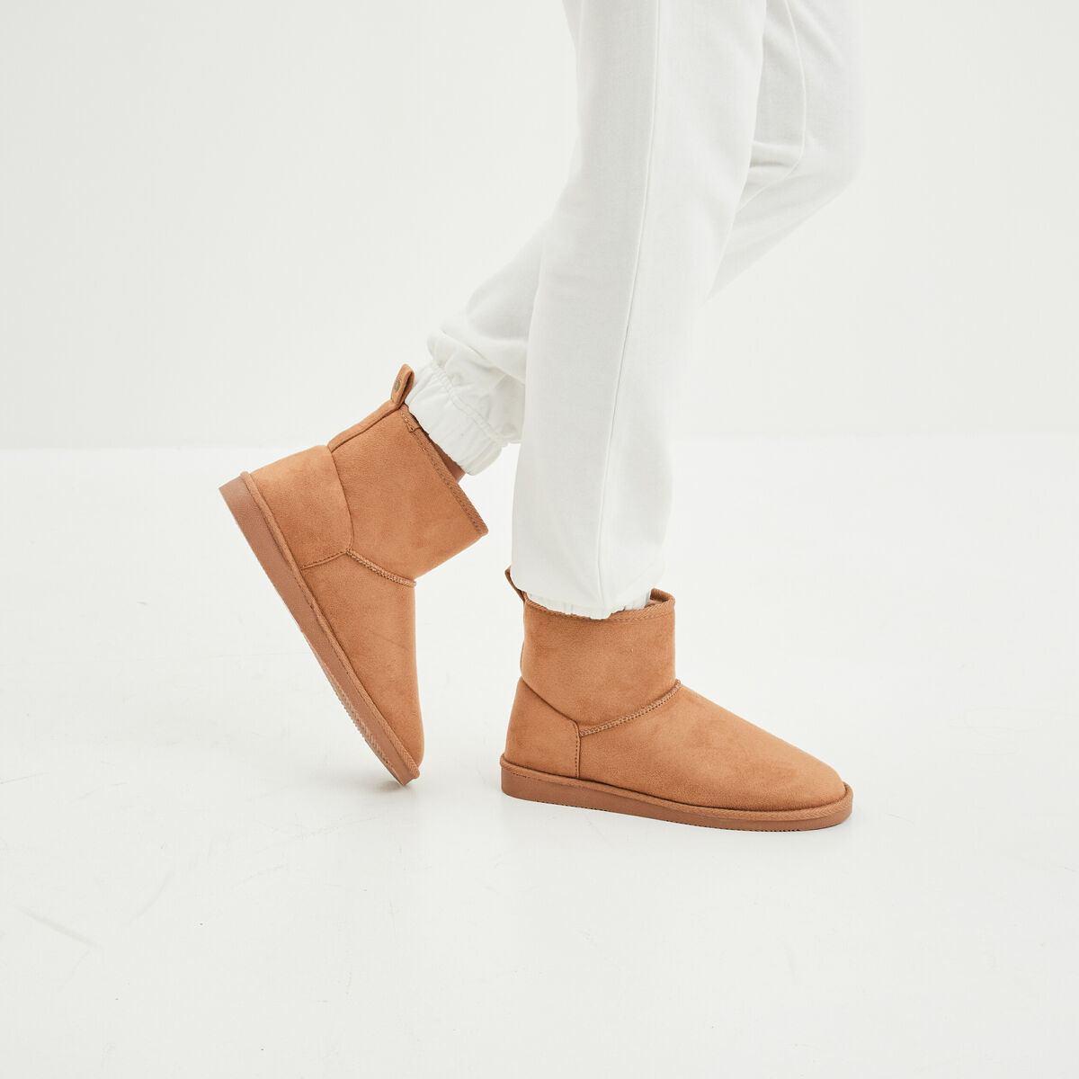 Bottines fourr&eacute;es effet su&eacute;dine sable femme