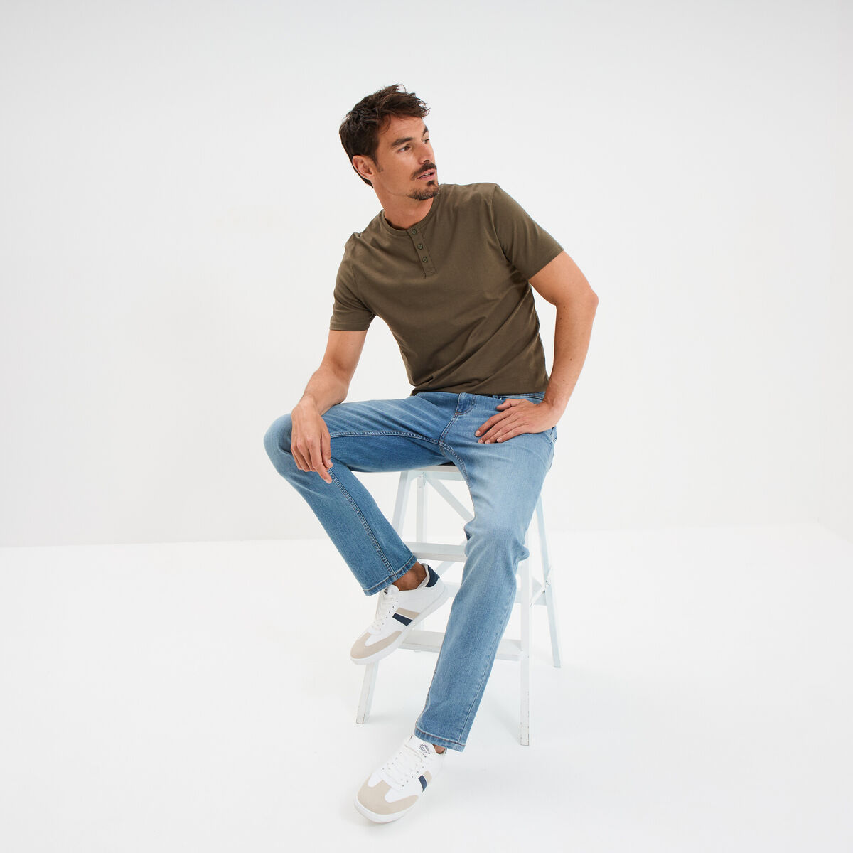 T-shirt col tunisien manches courtes vert kaki homme