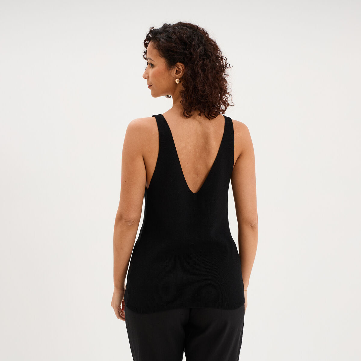 D&eacute;bardeur en maille col en V noir femme