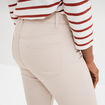 Pantalon slim en coton elasthanne beige femme
