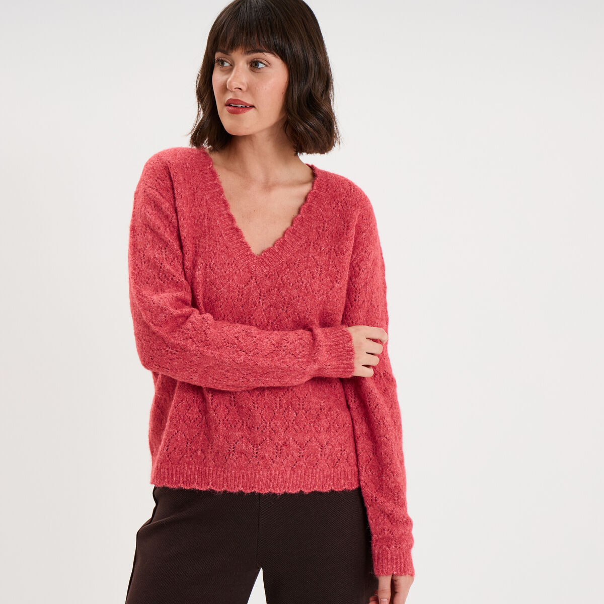 Pull col V ajour&eacute; manches longues rose cerise femme