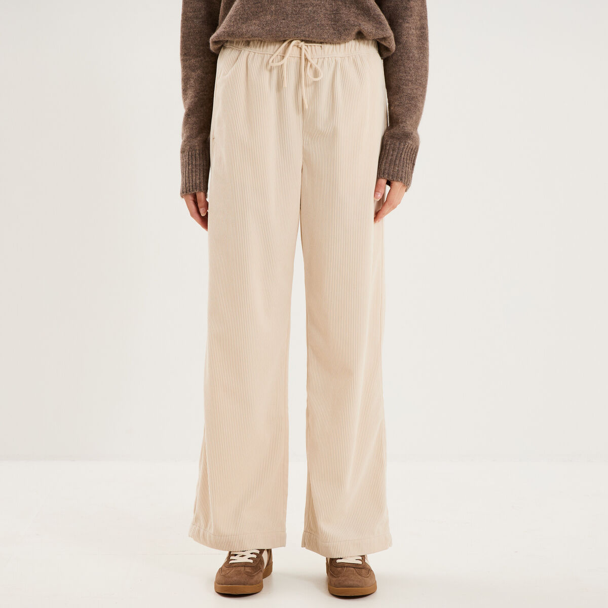 Pantalon large effet velours c&ocirc;tel&eacute; sable femme