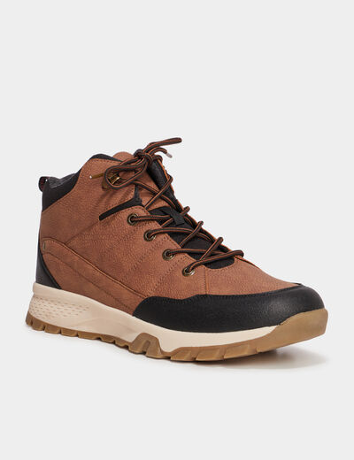 Boots crantées à lacets marron homme