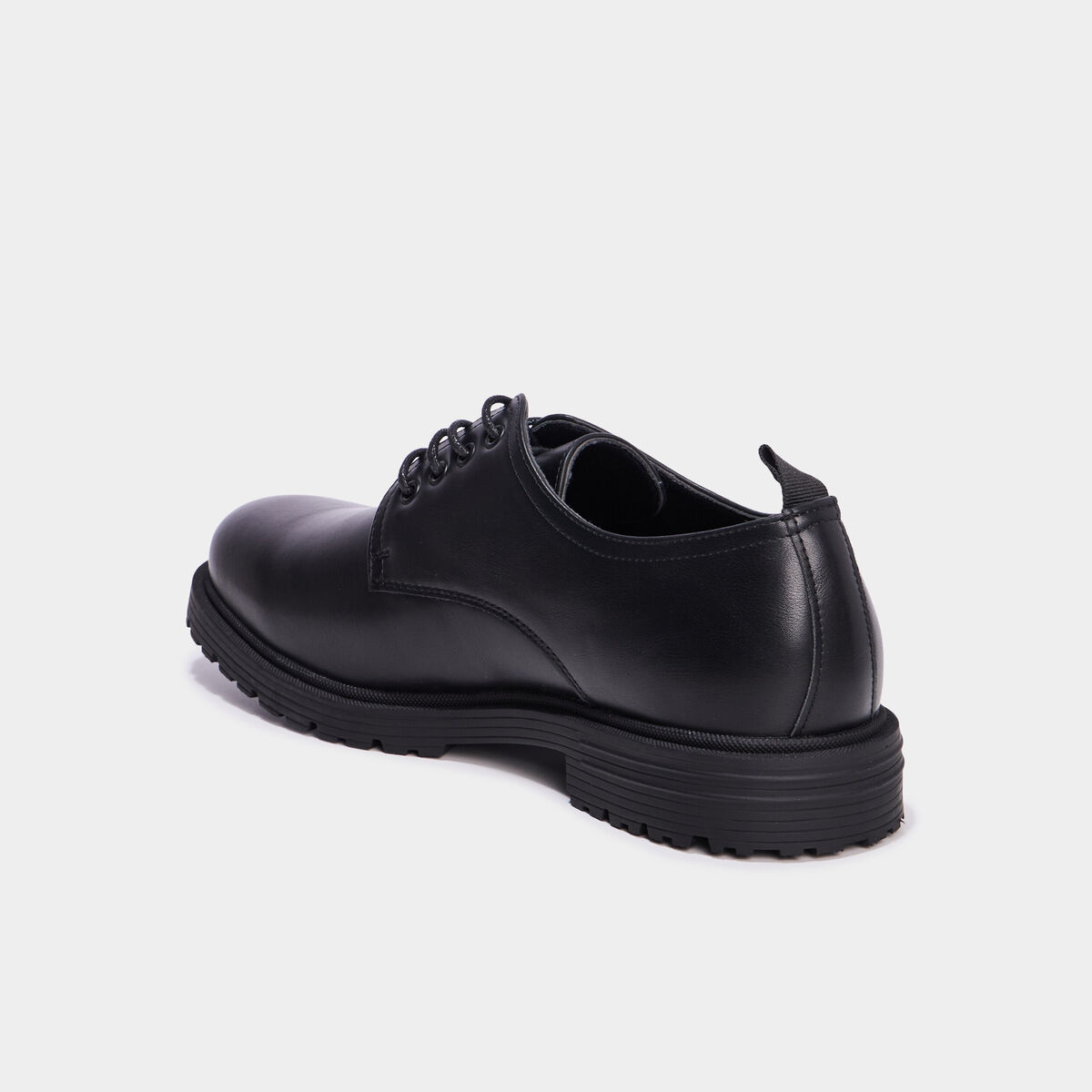 Derbies crant&eacute;es &agrave; lacets noir homme