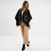 Poncho avec liser&eacute;s contrast&eacute;s noir femme