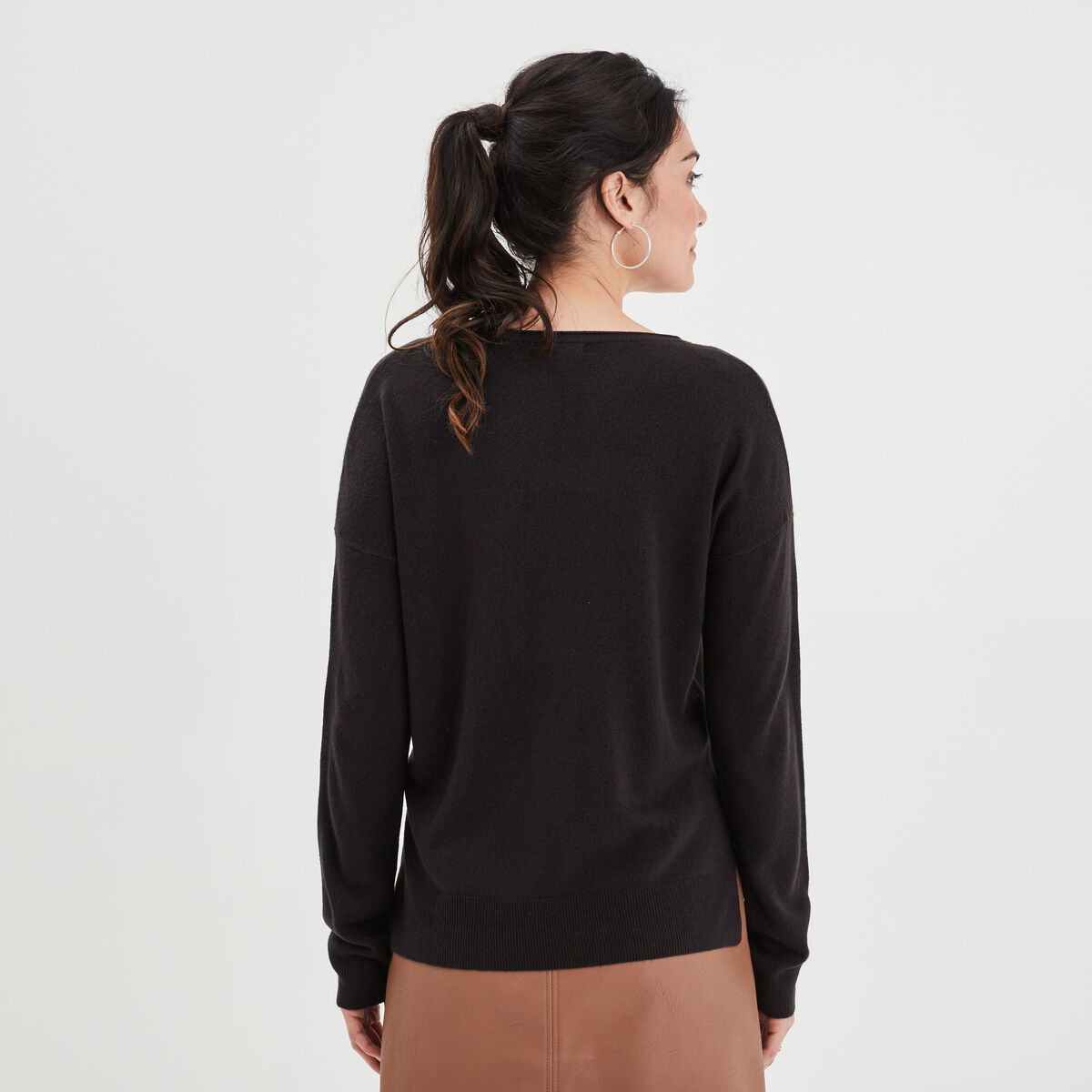 Pull col en V manches longues noir femme