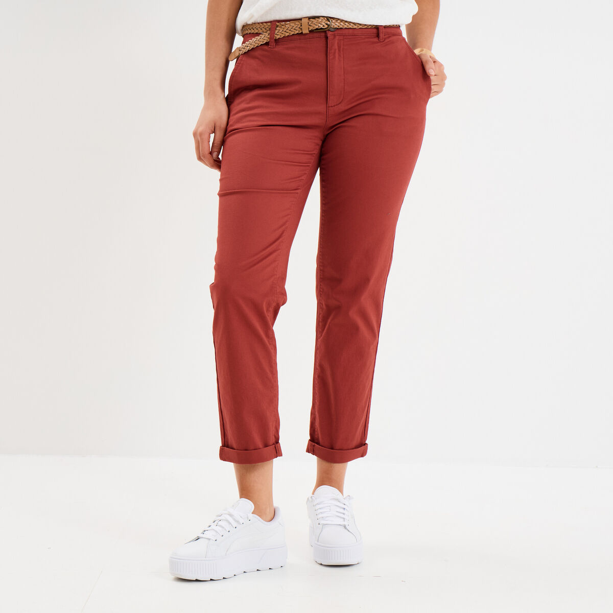Pantalon chino 7/8ème ceinture tressée rouge foncé femme