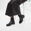 Bottines chelsea vernies &agrave; talons plats noir femme