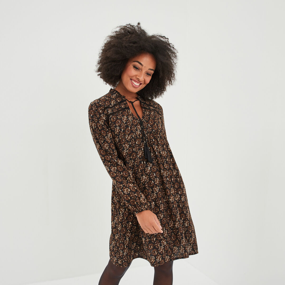 Robe évasée col lacet manches longues noir femme