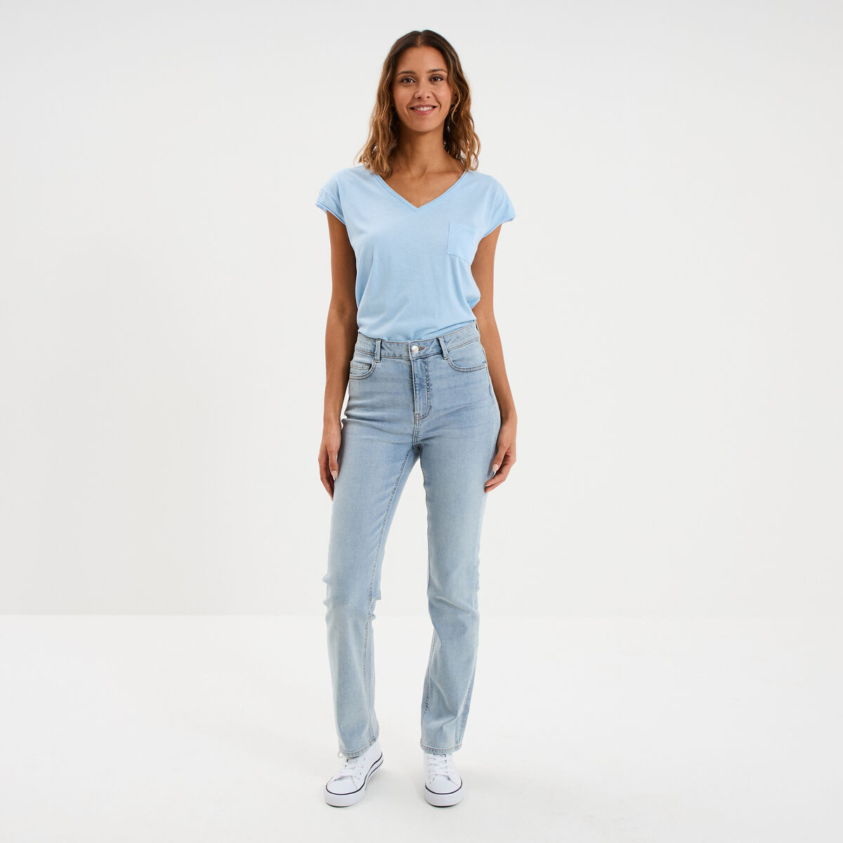 T-shirt col v poche poitrine bleu clair femme