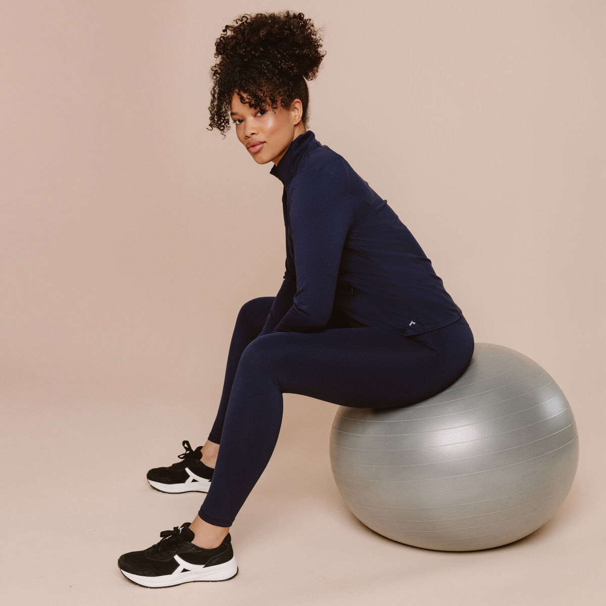 Veste de sport ajust&eacute;e avec fermeture bleu marine femme