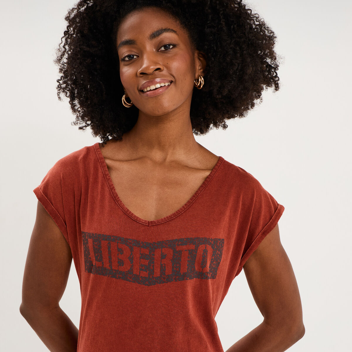 T-shirt d&eacute;lav&eacute; en coton marron femme